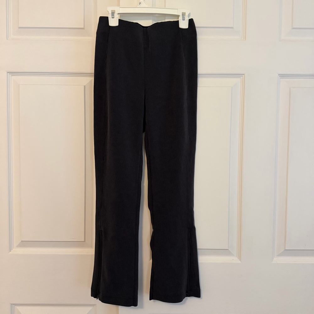 Lululemon Ribbed Softstreme Zip-Leg High-Rise Cropped Pant 25"